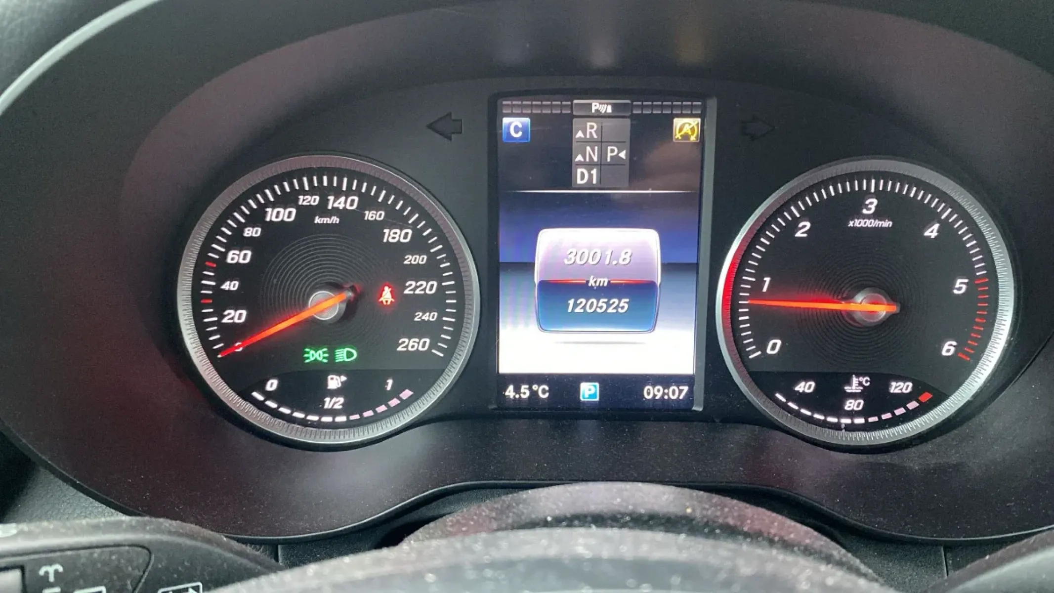 Mercedes GLC220 - Image 2